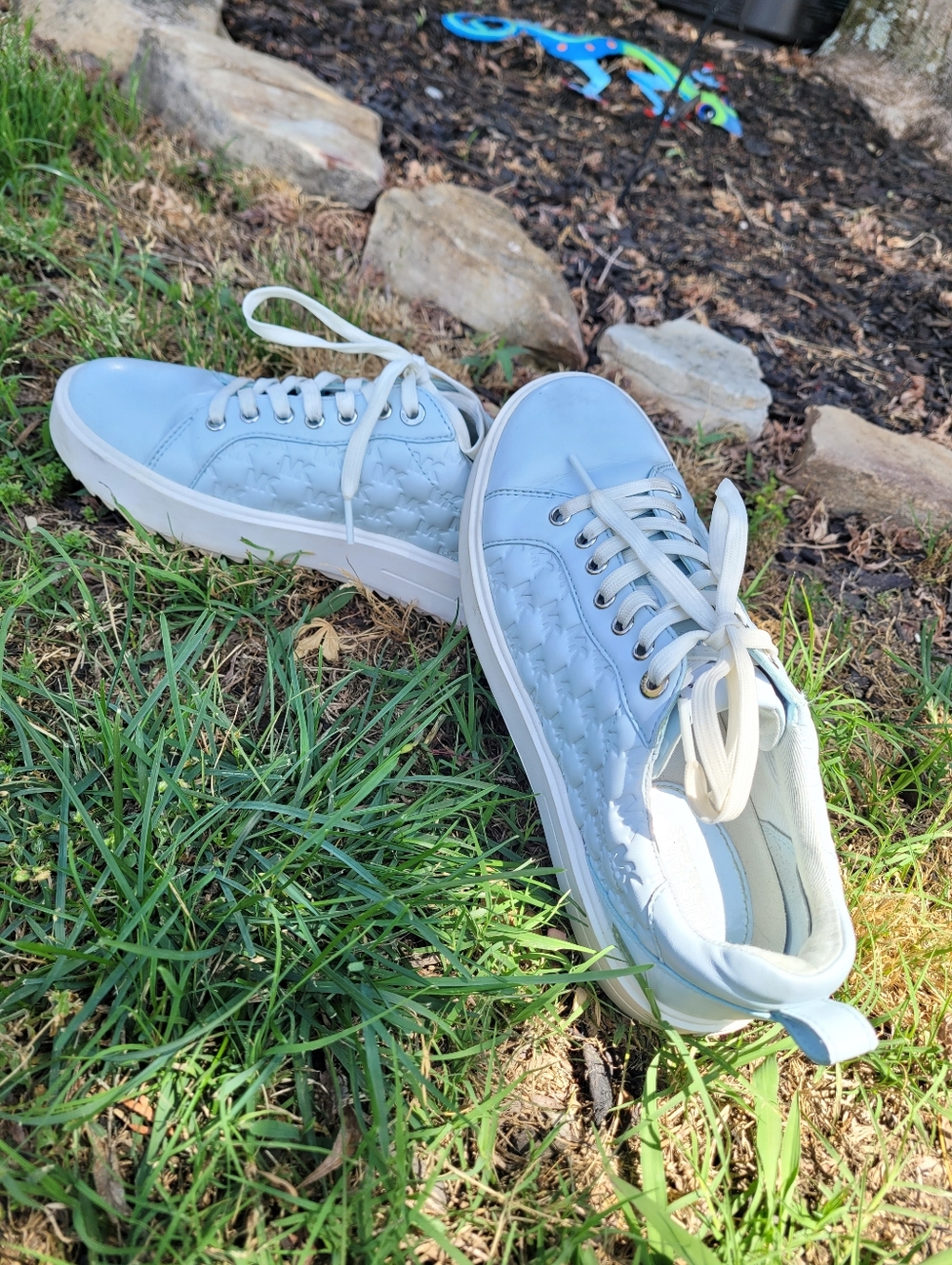 Michael Kors Emmett Logo Embossed Faux Patent Leather Sneakers Soft Sky 7 EUC